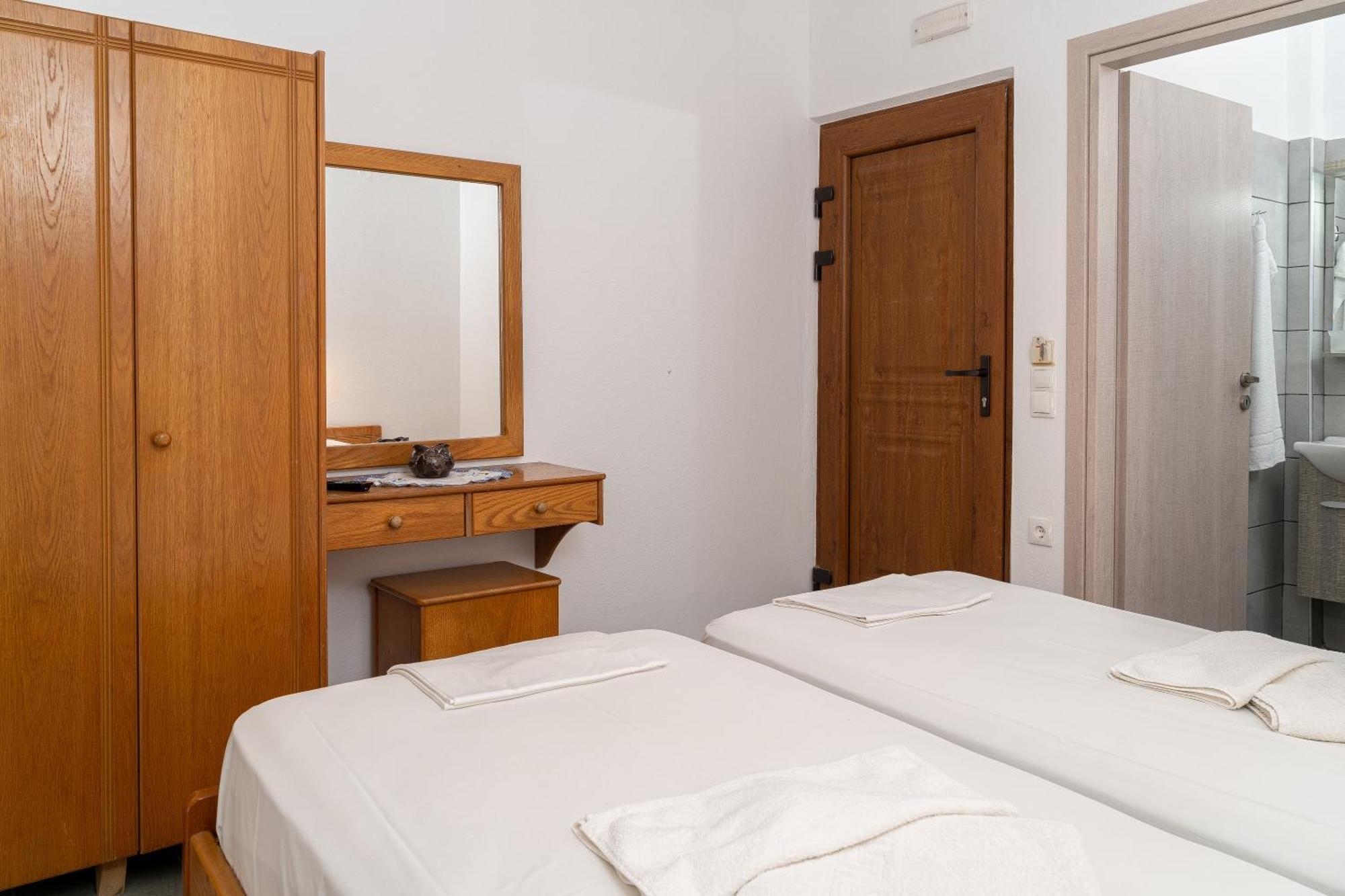 Akrotiri Apartments Makry Gialos  Exterior photo