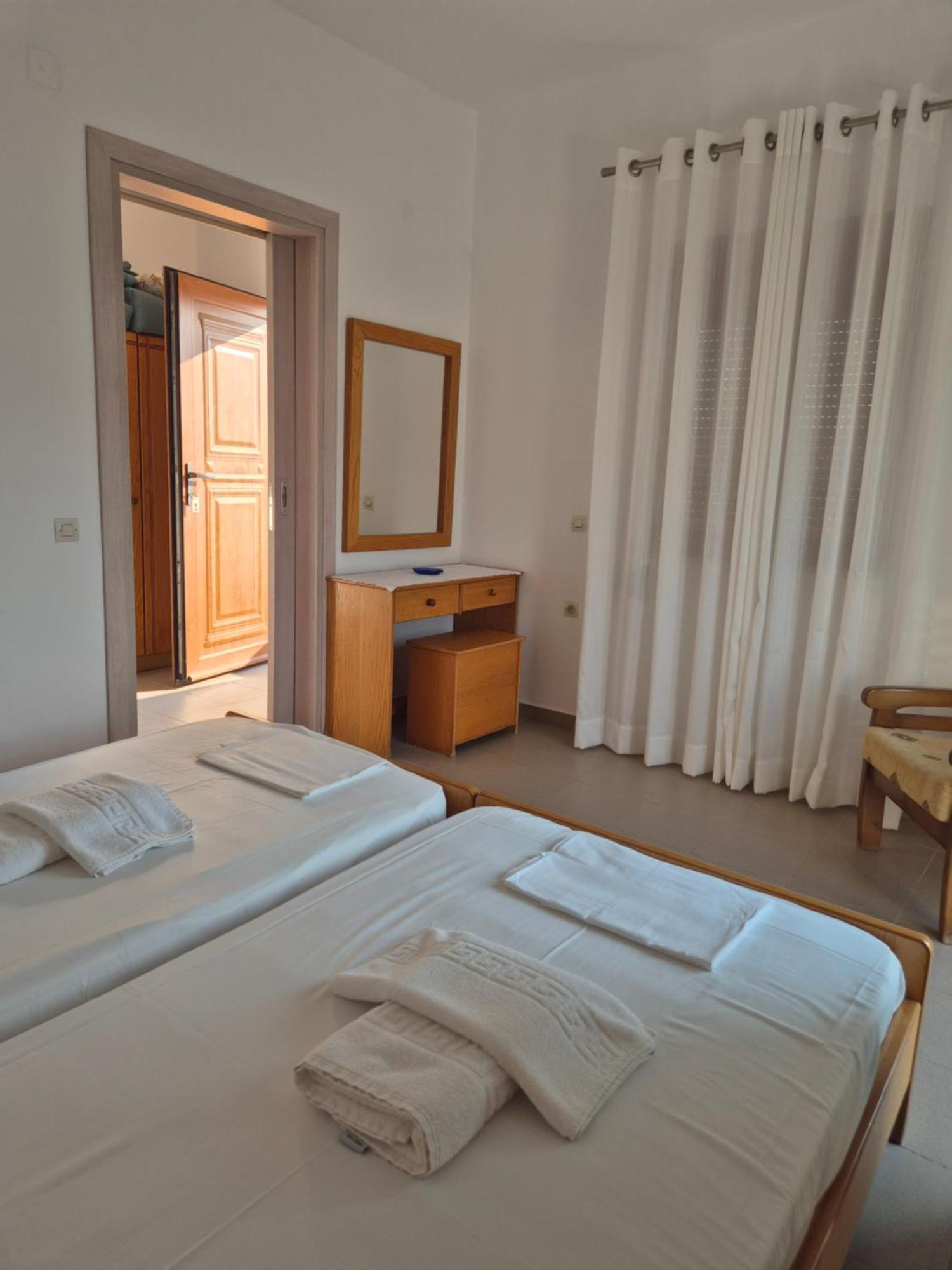 Akrotiri Apartments Makry Gialos  Exterior photo